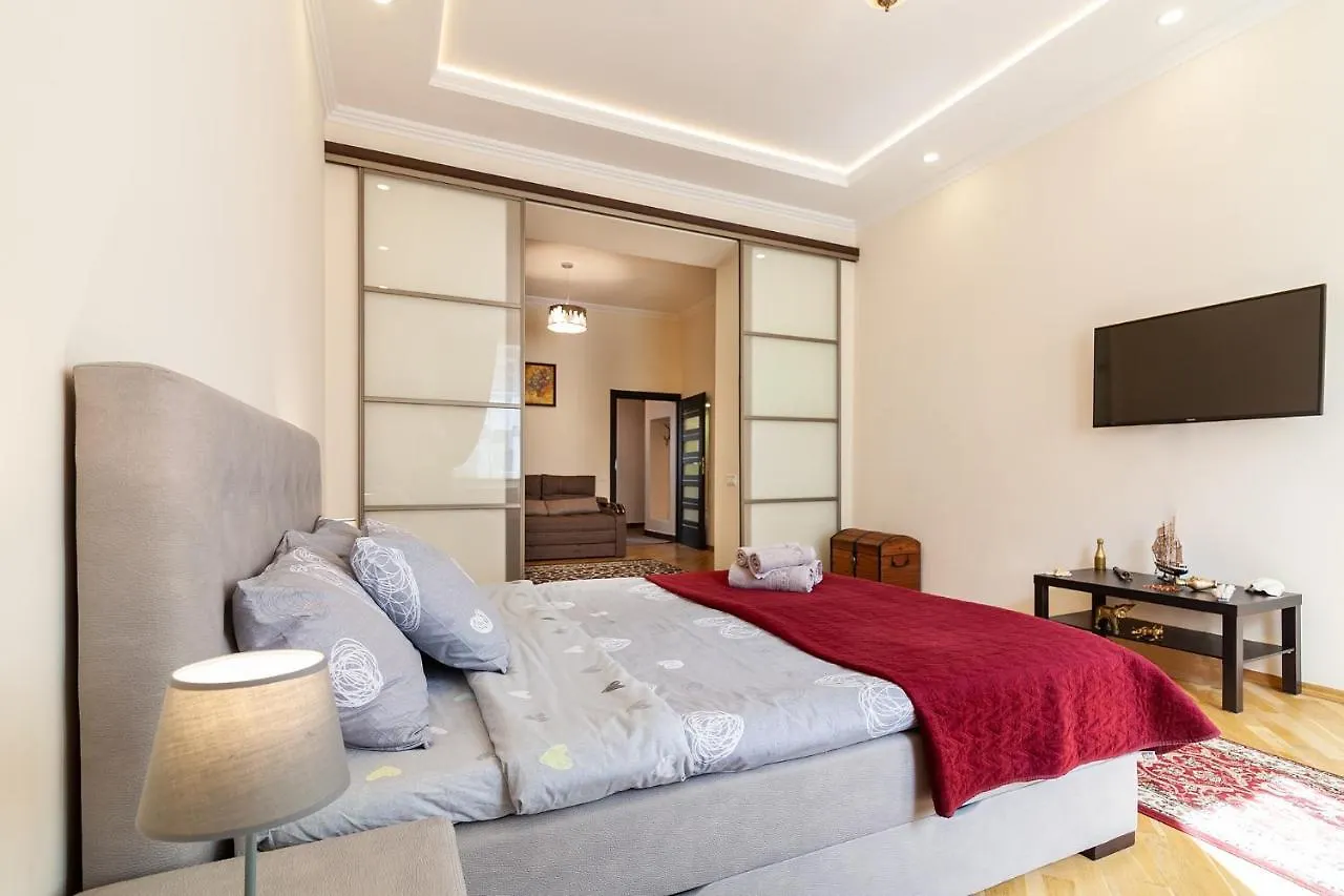 Apartment On Tamanska - Вулиця Дарії Гусяк إلفيف